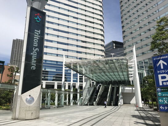 ビルエントランス