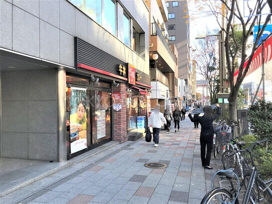 ビル周辺風景①