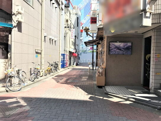 ビル周辺風景①