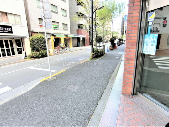 ビル周辺風景①