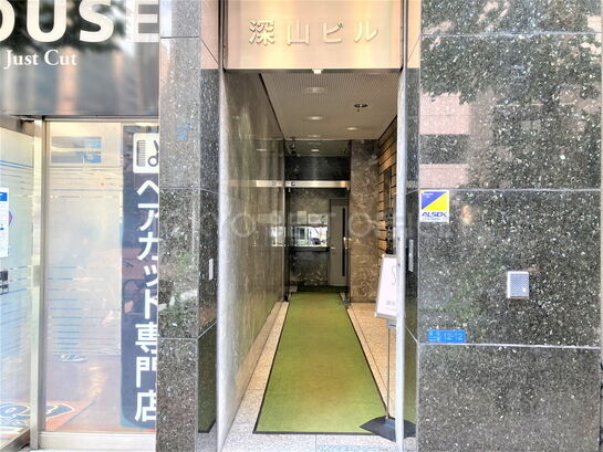 ビルエントランス