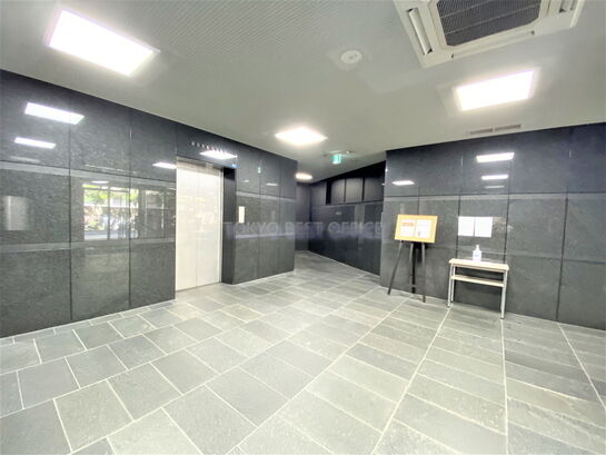 エレベーターホール①