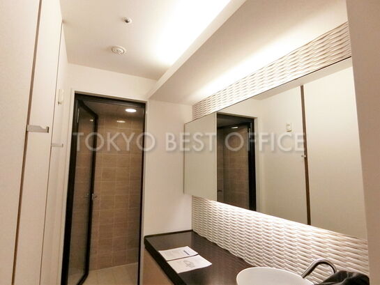 シャワールーム内更衣室