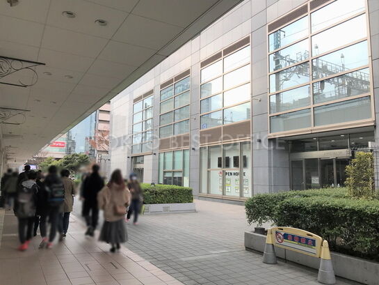 オフィスエントランス付近