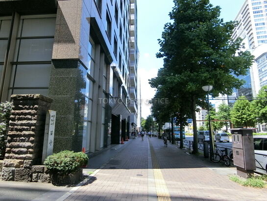 ビル入口周辺風景②