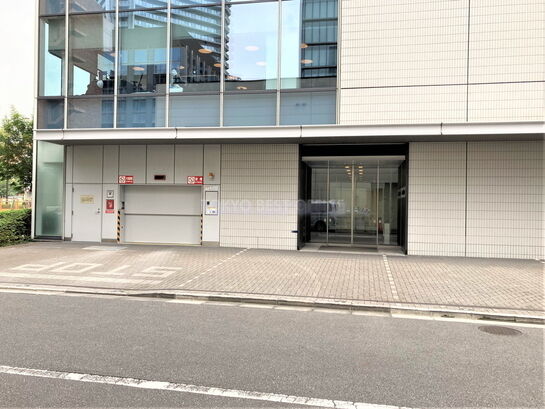 駐車場と通用口