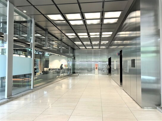 エントランスホール①