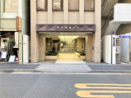 エントランス（裏通り側）