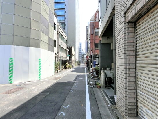 ビル周辺風景（裏口側）④