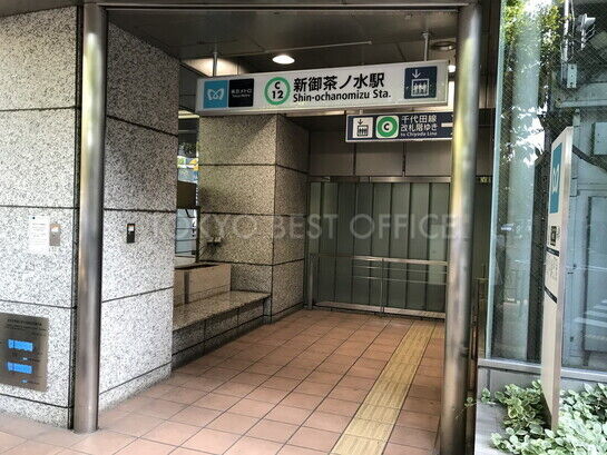 新御茶ノ水駅改札入り口
