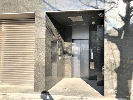 ビルエントランス①