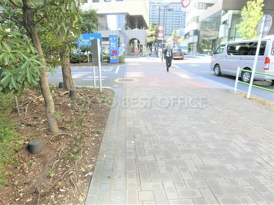 ビル周辺風景①