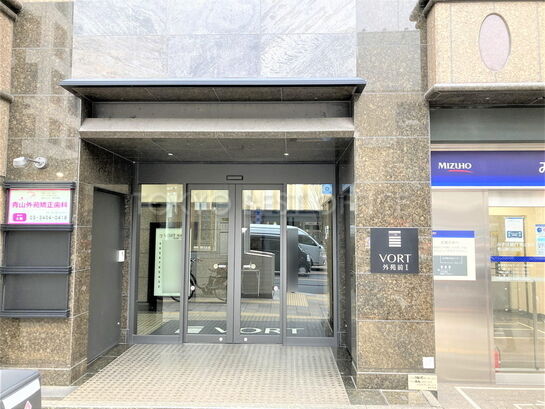 ビルエントランス①