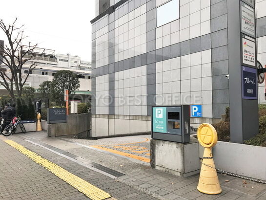 駐車場入り口(四ツ目通り沿い)