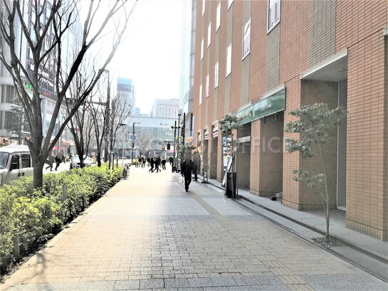 ビル周辺風景①