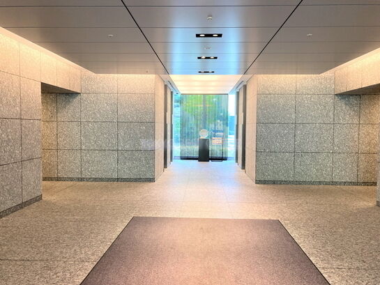 エントランスホール①