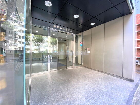 ビルエントランス