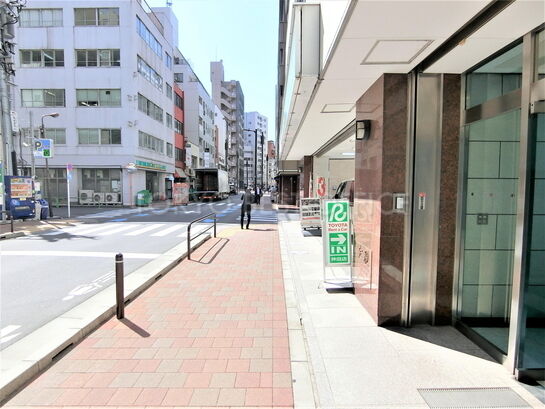 ビル入口周辺②