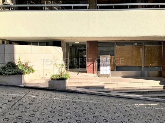 ビルエントランス