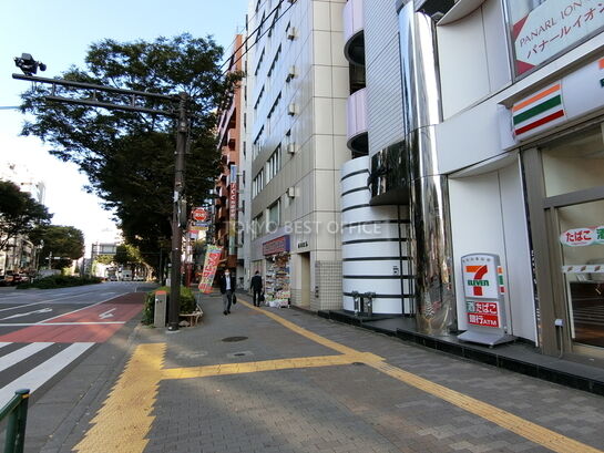 ビル周辺風景①