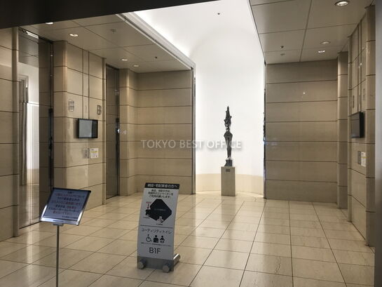 エレベーターホール②