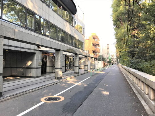 ビル周辺風景①