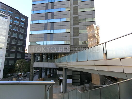 恵比寿ネオナート外観③恵比寿駅から2階エントランスへ接続