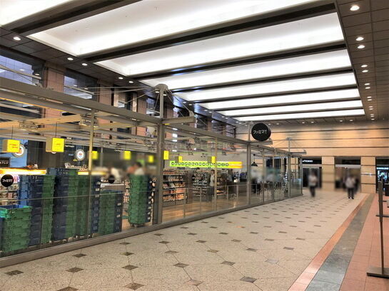 反対側にはコンビニも