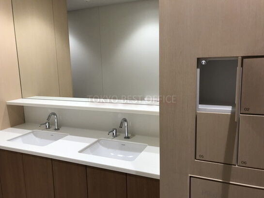 女性用トイレ洗面台①