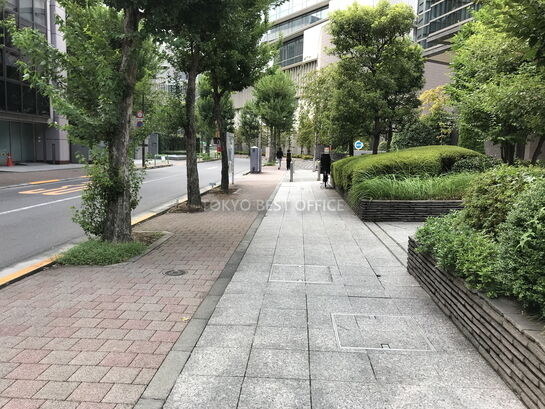 ビル周辺風景①