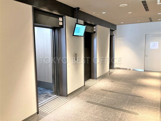 1階エレベーターホール①