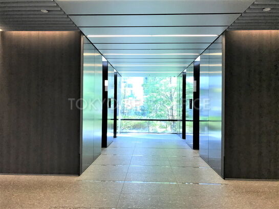 エントランスホール①