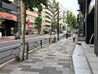 周辺風景①(新宿通り側)