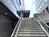 オフィスエントランスへの階段